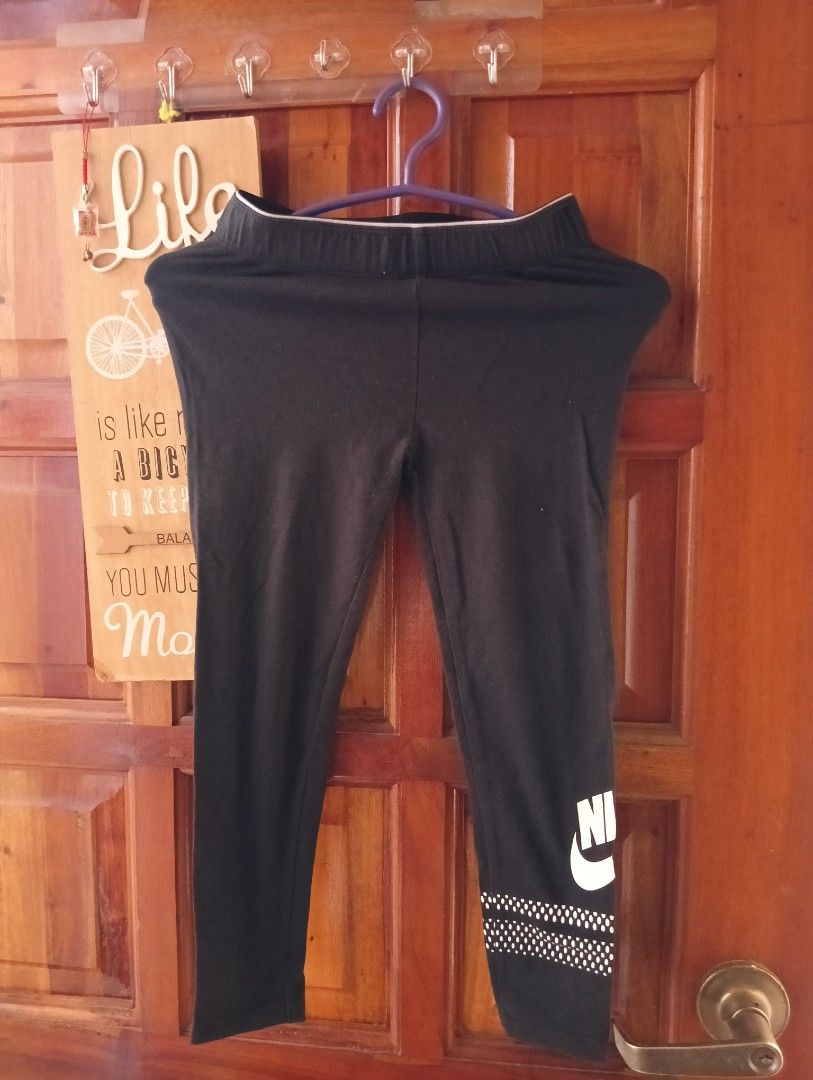 Nike Leggings - Black (Category: Babies & Kids Fashion) located in Santa Rosa. Submitted by amiraamara (Listing ID 1421524131, Image 1). Description: - Nike leggings - Size: M (fits 5-6 years old) - Features Nike logo - Made in Vietnam - Comfortable, stretchy material - White band at the waist - Perfect for active kids.