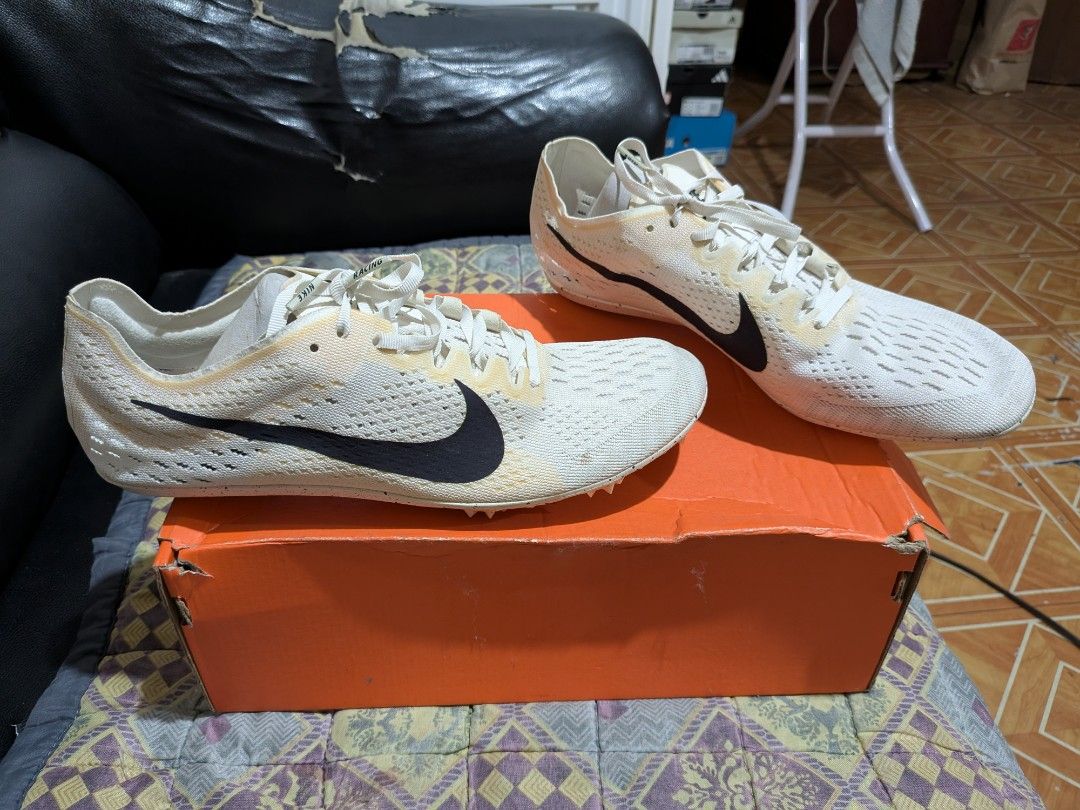 Nike Zoom Victory Elite 2 Track & Field (Category: Sneakers) located in Mandaluyong City. Submitted by talk_tech (Listing ID 1421470877, Image 2). Description: Seamless mesh upper for a lightweight design with strategic zones of ventilation and support Anatomical toe design enhances propulsion, allowing toes to splay and push off the ground Minimal Cushlon midsole for response and lightweight comfort Injected Pebax generative plate design combine