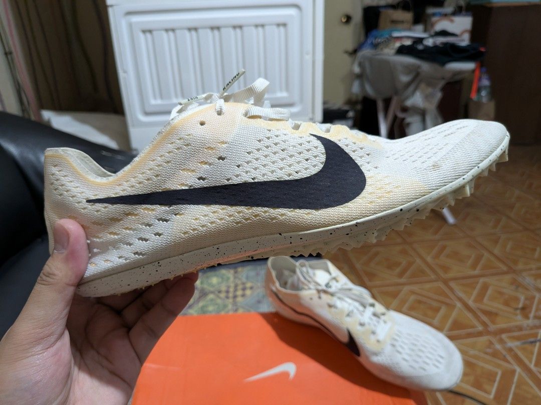 Nike Zoom Victory Elite 2 Track & Field (Category: Sneakers) located in Mandaluyong City. Submitted by talk_tech (Listing ID 1421470877, Image 3). Description: Seamless mesh upper for a lightweight design with strategic zones of ventilation and support Anatomical toe design enhances propulsion, allowing toes to splay and push off the ground Minimal Cushlon midsole for response and lightweight comfort Injected Pebax generative plate design combine