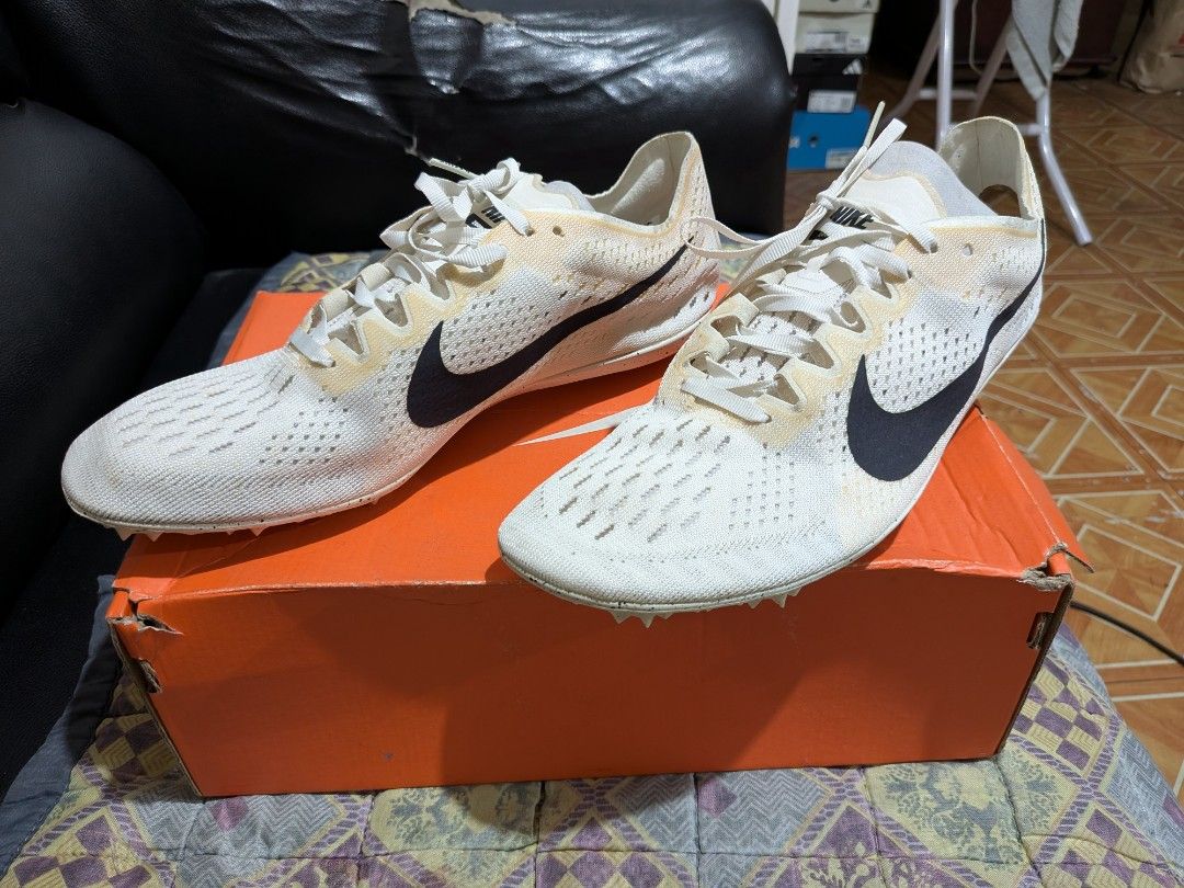 Nike Zoom Victory Elite 2 Track & Field (Category: Sneakers) located in Mandaluyong City. Submitted by talk_tech (Listing ID 1421470877, Image 1). Description: Seamless mesh upper for a lightweight design with strategic zones of ventilation and support Anatomical toe design enhances propulsion, allowing toes to splay and push off the ground Minimal Cushlon midsole for response and lightweight comfort Injected Pebax generative plate design combine