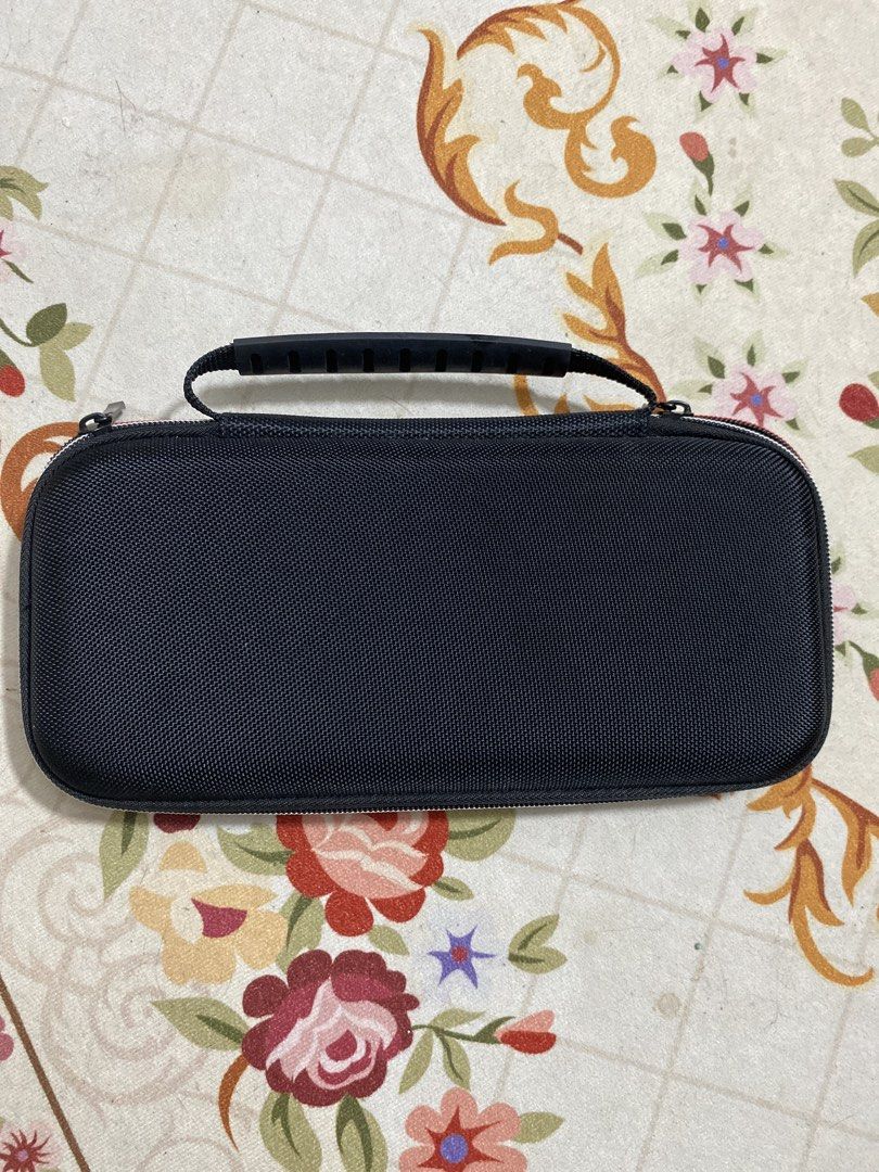 Nitendo Switch Oled Casing (Category: Cases & Covers) located in Klang. Submitted by maiza_ (Listing ID 1421461994, Image 1). Description: - Black carrying case - Features a handle for easy carrying - Secure zippered closure - Includes a mesh pocket - Compartment with elastic straps - Soft interior lining - Designed to protect and organize items Postage: RM 8 SM/ RM12 SS.