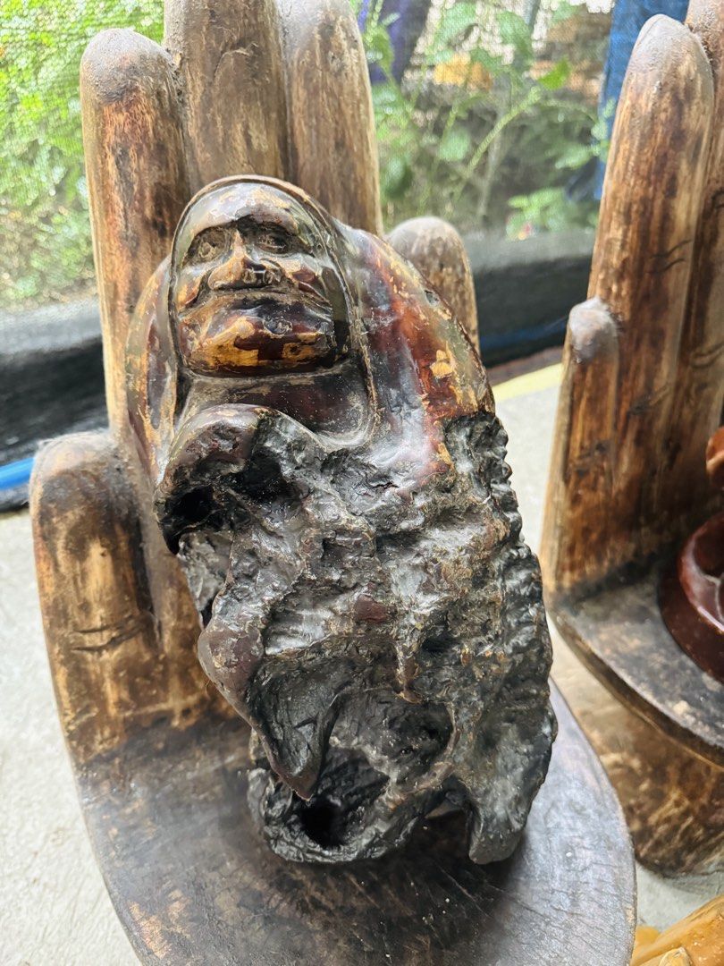Old Drift Wood Sculpture (Category: Figurines & Statues) located in Mabalacat. Submitted by darkmochafrappe2 (Listing ID 1421496784, Image 2). Description: - Hand-carved wooden sculpture - Features detailed face and body - Crafted from dark, textured wood - Natural, aged wood appearance - Unique display piece - Can be used as garden decor 📍LOCATION: Mabalacat, Pampanga.