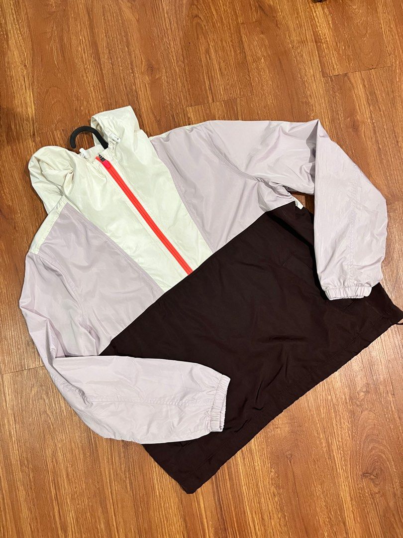Old Navy Active Jacket (Medium) (Category: Coats, Jackets and Outerwear) located in Manila. Submitted by stuffbyrdj (Listing ID 1421599007, Image 1). Description: - Old Navy Active jacket - Color: White, light purple, and orange - Full zip closure - Mesh lining - Includes matching drawstring bag - Condition: Slightly visible stain.