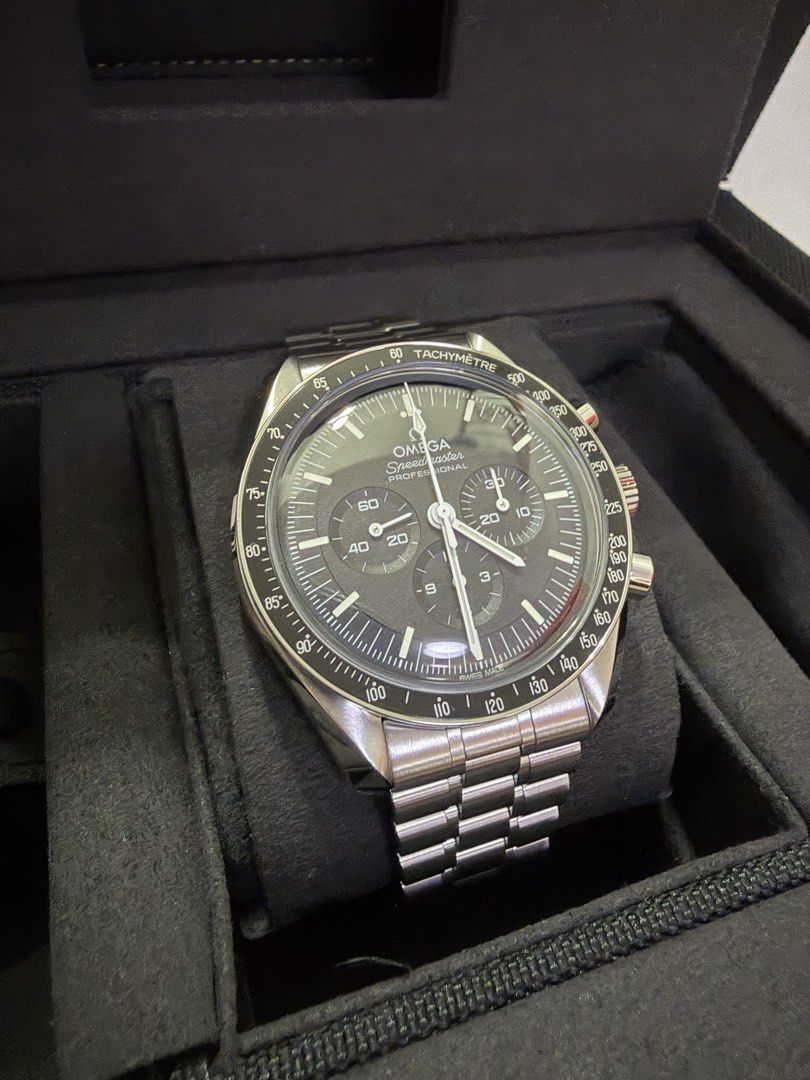 Omega Speedmaster Hesalite (Category: Luxury Watches) located in Manila. Submitted by rhyswatchph (Listing ID 1421507510, Image 1). Description: Omega Speedmaster Hesalite Brand New 2026 Below SRP no waiting time Full Set Condition 10/10 San Juan City/New Manila QC On hand Other watches available .