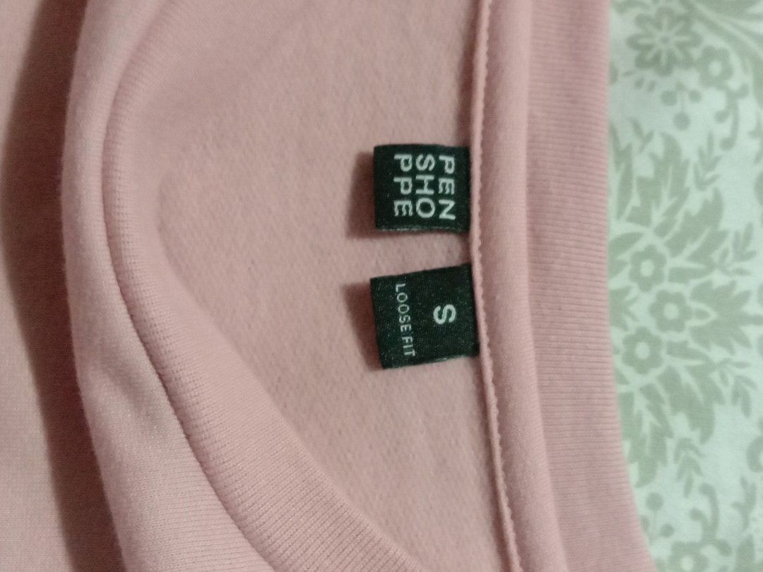Penshoppe Loose Fit Crop Top (Category: Shirts) located in Mandaluyong City. Submitted by ireneipt_21 (Listing ID 1421470140, Image 2). Description: Color pink. almost new. Pls. Pm for interested .