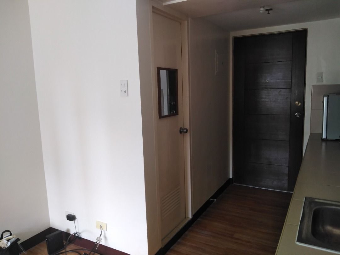 Pines Peak Tower 1 - Studio For Sale (Category: Apartments & Condos) located in Pasig City. Submitted by booknhobs (Listing ID 1421612460, Image 3). Description: Studio Unit (19.56 sqm) Outer unit - facing SM Light Upper unit - 23rd floor Walking distance to SM Light Mall, MRT Boni Station, VRP Hospital, etc. One Tricycle lang pa-greenfield at Ortigas. Currently with Tenant. Madaling paupahan dahil maganda ang location. RFS: Need funds for my oth