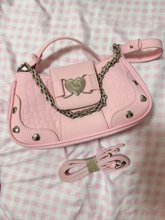 (Category: ) located in . Submitted by the.aesthetic (Listing ID 1421611415, Image 1). Description: .