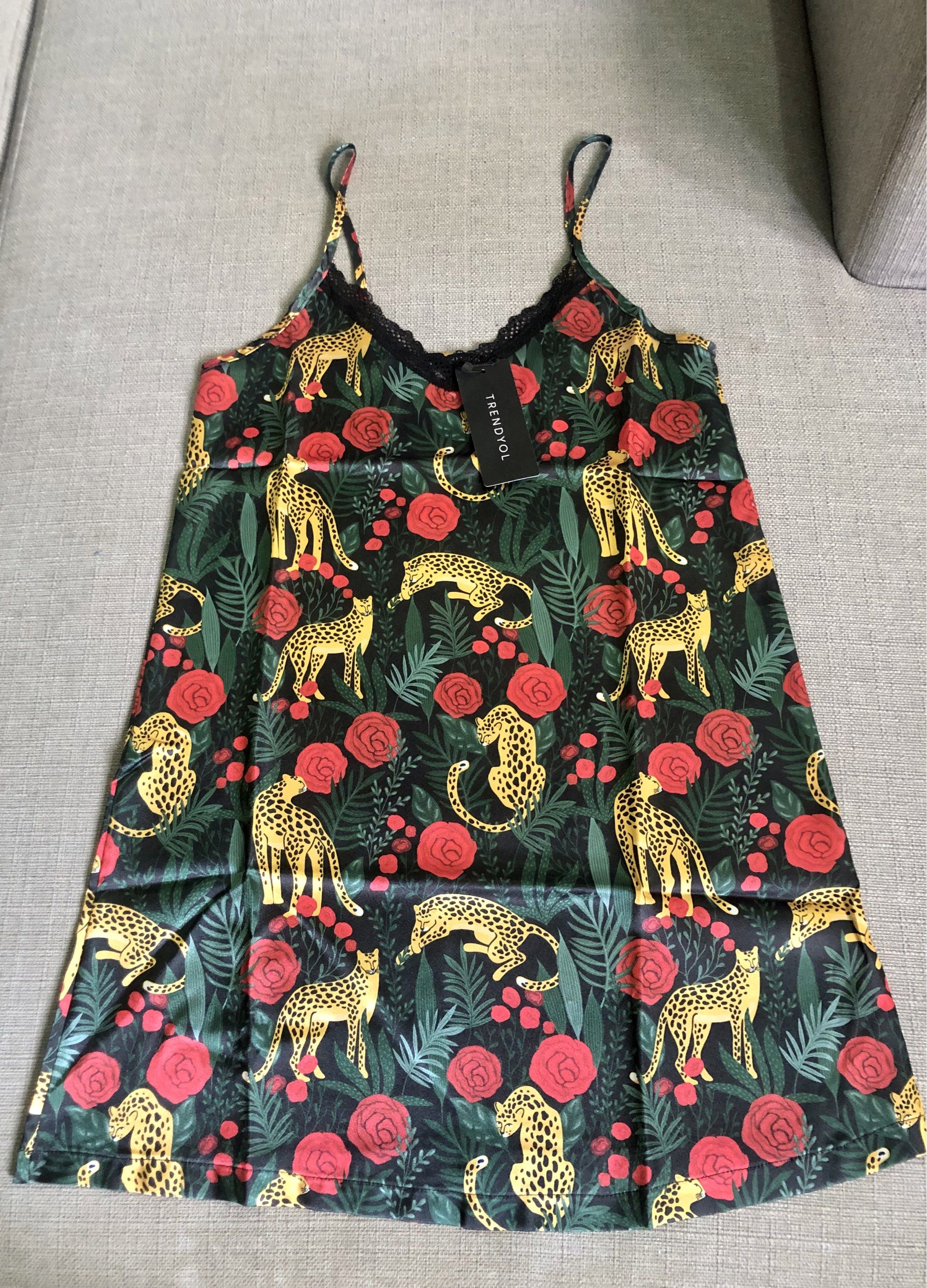 (Repriced) Printed Nightgown (Category: Undergarments & Loungewear) located in Manila. Submitted by dlorne (Listing ID 1421514631, Image 2). Description: Size M Still with tag Great for gifting Nice material.
