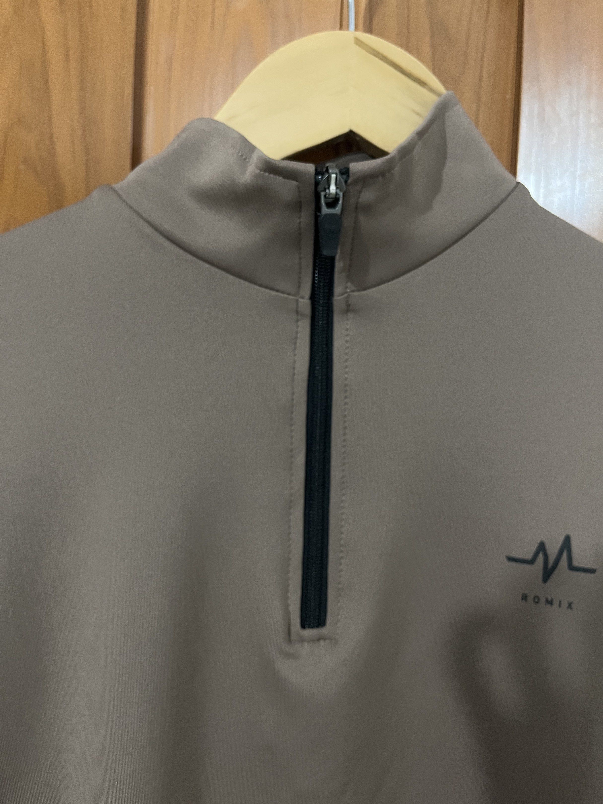 Unisex ROMIX Cocoa Sweatshirt Quarterzip (Category: Coats, Jackets and Outerwear) located in Cavite. Submitted by engkayding15 (Listing ID 1421543626, Image 3). Description: - Width Relaxed fit 22” L25” Price on tag: 39,00won /₱1500 ROMIX cocoa-colored sweatshirt - Half-zip closure - ROMIX logo on chest - Black stripes on sleeves - New with original price tag - Ribbed hem and cuffs - Size not specified.
