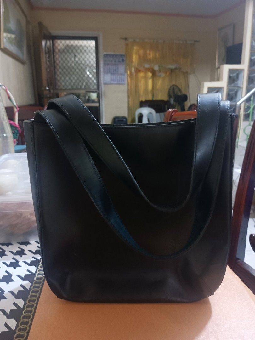 Salvatore Ferragamo Black Leather Handbag (Category: Luxury Bags & Wallets) located in Bacoor. Submitted by mms123mms (Listing ID 1421520583, Image 3). Description: - Black leather handbag - Gold-tone bow detail - Top handle design - Snap closure - Smooth leather - Rectangular shape.