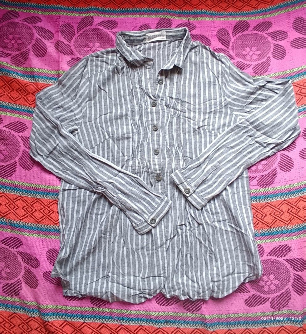 Shara Office Long Sleeves Gray Stripes Blouse (Category: Longsleeves) located in Manila. Submitted by spktrader (Listing ID 1421487363, Image 1). Description: can fit xs to small mop gcash sf c/ o buyer not Zara / mango / H & M.
