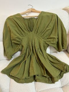 (Category: ) located in . Submitted by ezzatywardrobe (Listing ID 1421608230, Image 1). Description: .