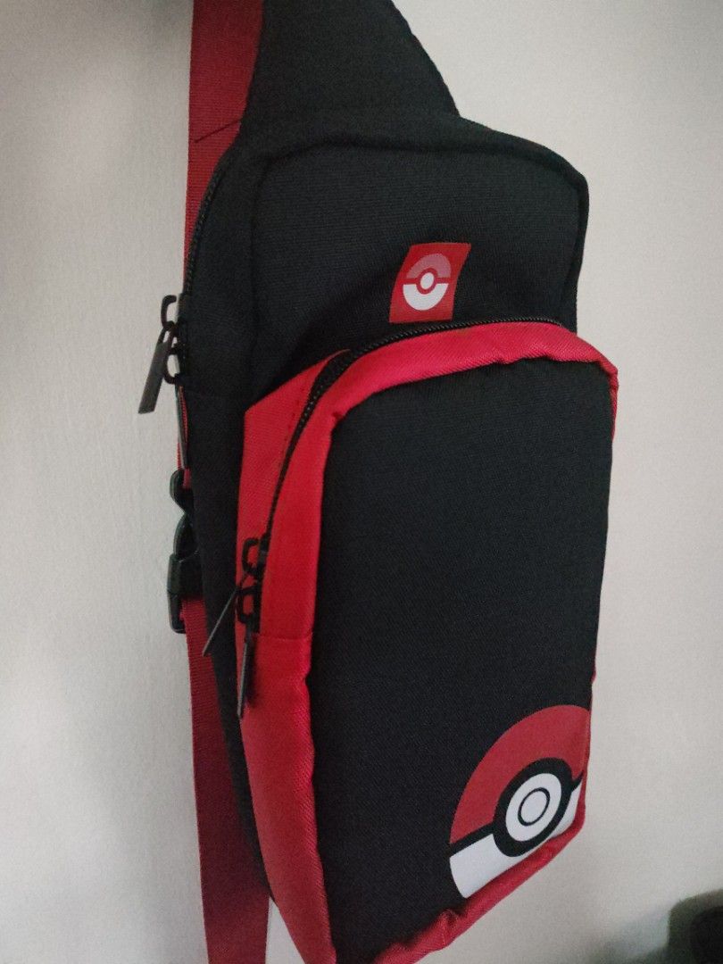 Side sling bag (Category: Camera Bags & Carriers) located in Singapore. Submitted by kenczj (Listing ID 1421531069, Image 1). Description: Used twice only. Can fit Polaroid sx70，slr680/slr690. self collect at 310195 only..