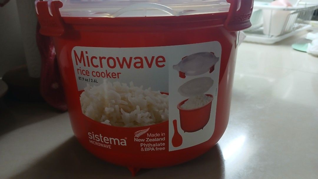 Sistema Microwave Rice Cooker (Category: Cookers) located in Imus. Submitted by dahdahlicious (Listing ID 1421553839, Image 1). Description: Sistema microwave rice cooker. Designed to cook rice, quinoa, and other grains in the microwave. Features a pressure chamber plate, locking clips, and a steam vent. BPA-free and dishwasher-safe. Includes a rice spoon and instructions..
