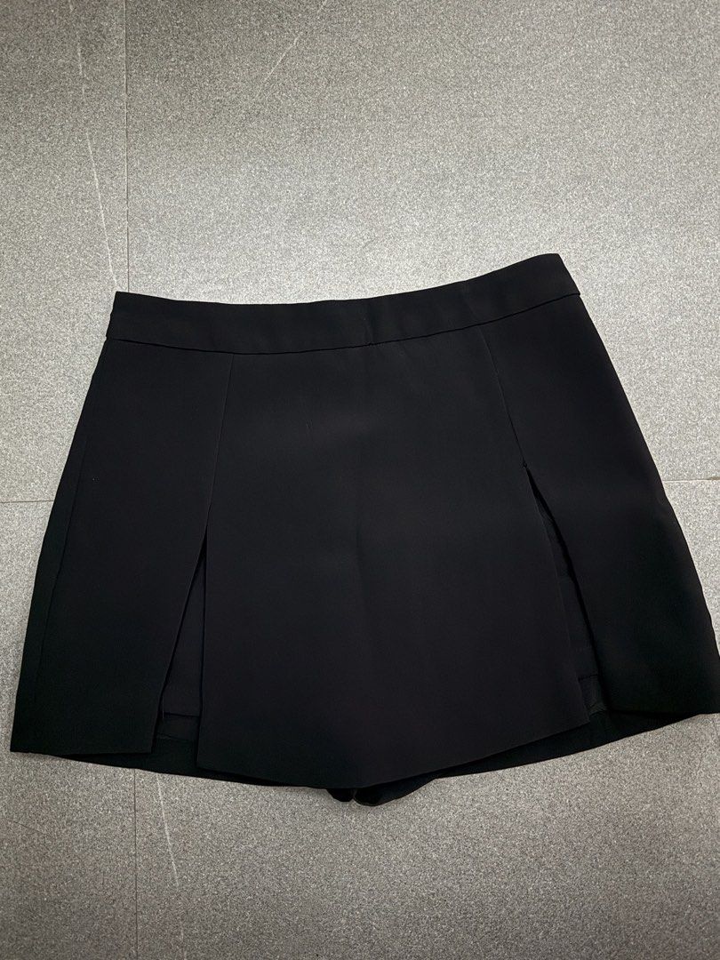 Skorts (Category: Skirts) located in Caloocan City. Submitted by aneeeee_ (Listing ID 1421530622, Image 1). Description: Size 26-27 .