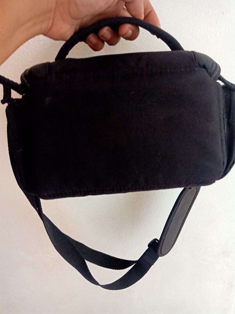 Sony Camera Bag (Category: Camera Bags & Carriers) located in Las Pinas. Submitted by the_recycle_shop (Listing ID 1421466269, Image 2). Description: - Black Sony camera bag - Includes handle and shoulder strap - Main compartment with padded dividers - Front flap with buckle closure - Features Sony logo - Made of durable fabric - Light-colored interior lining.