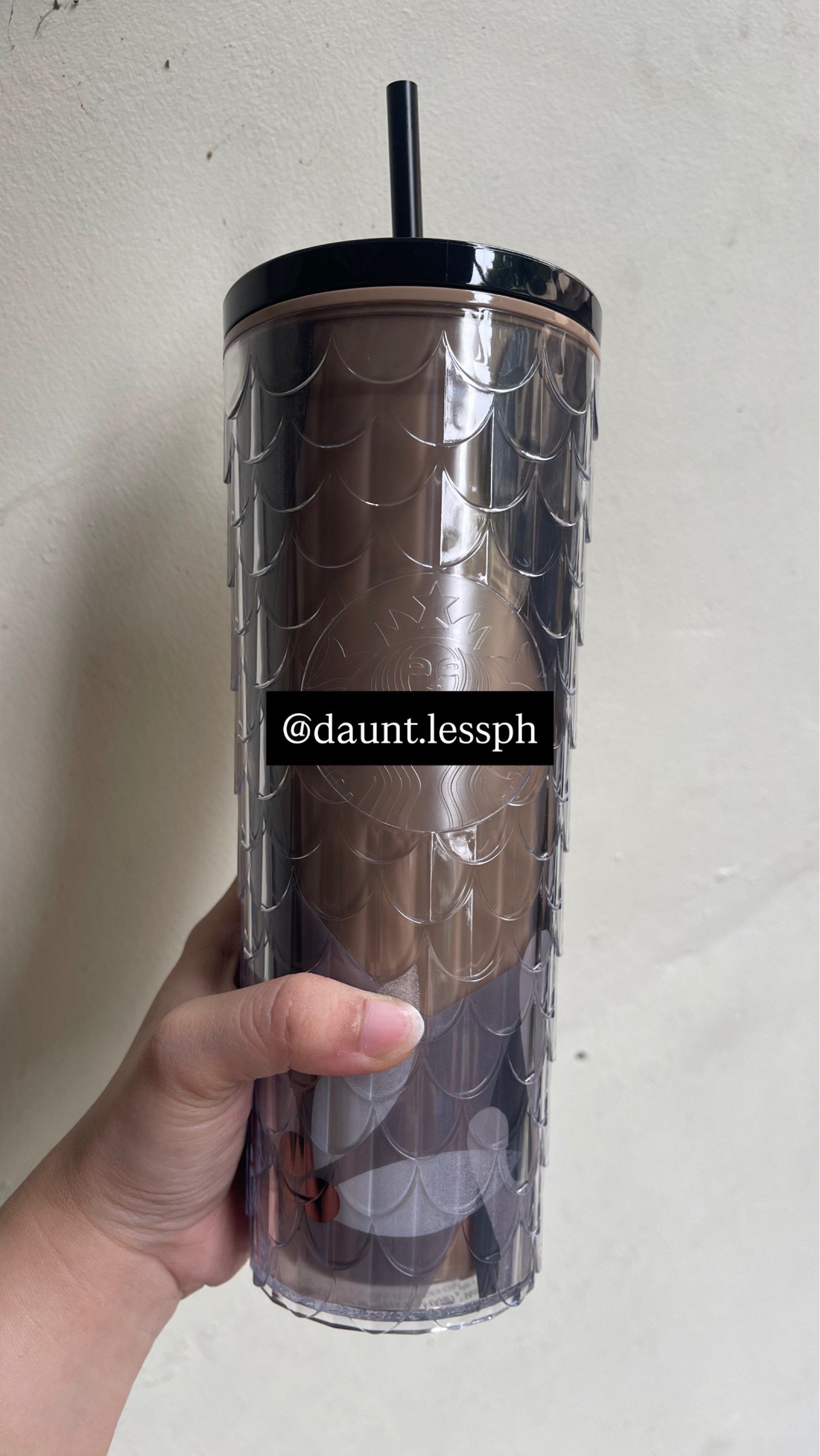 Starbucks Gold Cup (Category: Beverages) located in Manila. Submitted by daunt.lessph (Listing ID 1421468311, Image 2). Description: ✨ Limited Edition Starbucks Gold Cup 2025 ✨ Comes with original box ✨ Perfect for collectors & Starbucks lovers 📌 Condition: (Brand new) 📌 RFS: Decluttering 📦 Carefully packed for shipping 📩 Message me for actual photos & more details!.