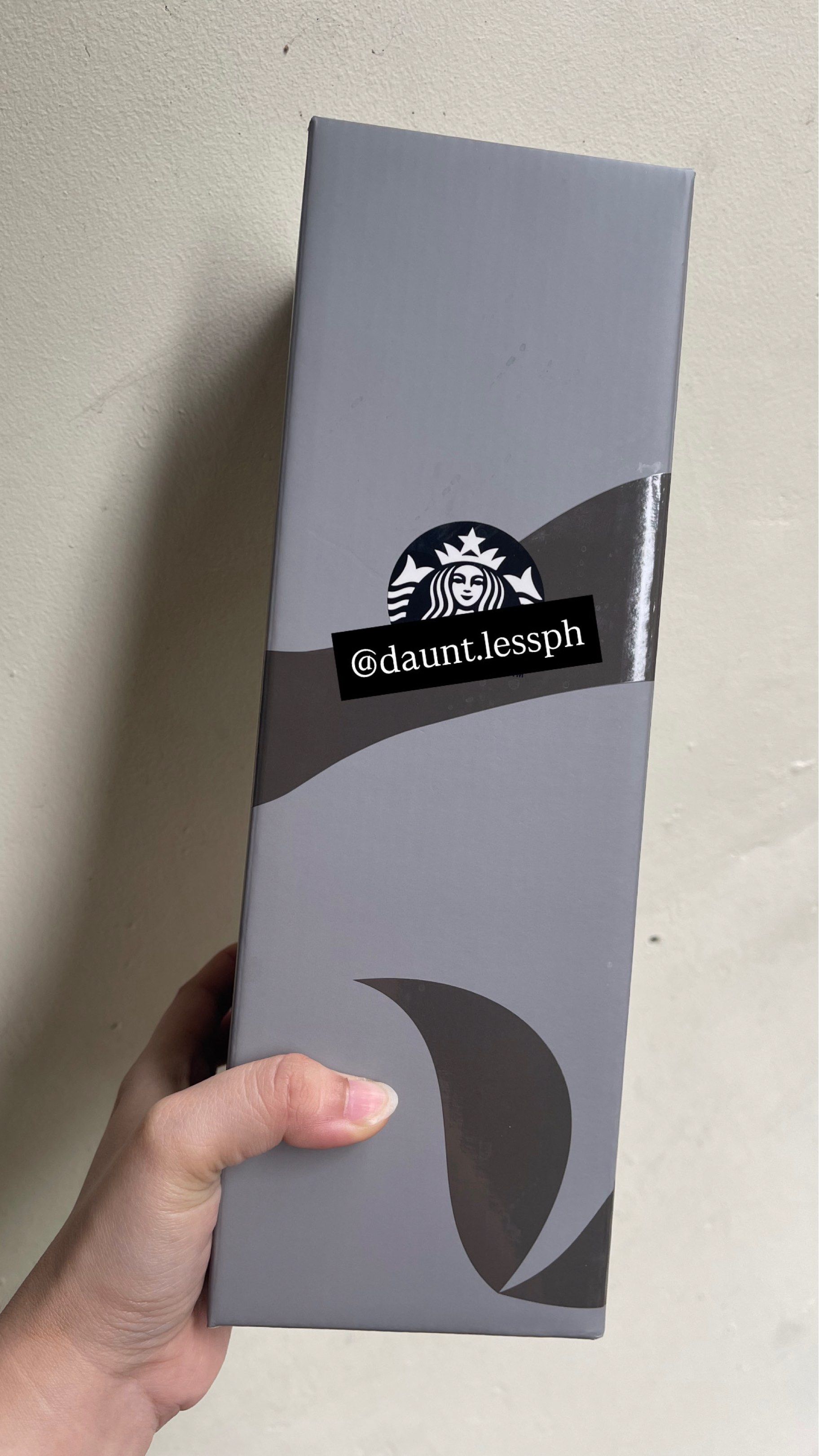 Starbucks Gold Cup (Category: Beverages) located in Manila. Submitted by daunt.lessph (Listing ID 1421468311, Image 1). Description: ✨ Limited Edition Starbucks Gold Cup 2025 ✨ Comes with original box ✨ Perfect for collectors & Starbucks lovers 📌 Condition: (Brand new) 📌 RFS: Decluttering 📦 Carefully packed for shipping 📩 Message me for actual photos & more details!.