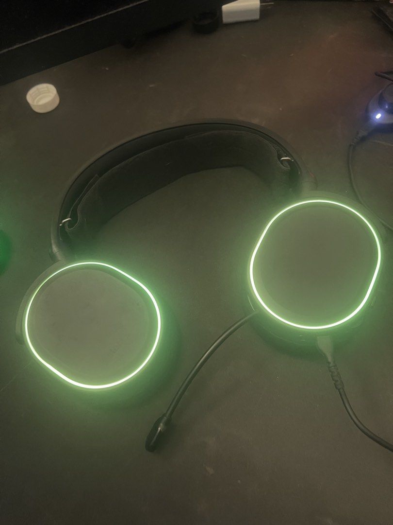 SteelSeries Arctis 5 (Category: Headphones & Headsets) located in Quezon City. Submitted by psellsss (Listing ID 1421604243, Image 1). Description: SteelSeries Arctis 5 - No box - ISSUE: Left ear sometimes cuts out audio - ISSUE: Cable tangled up - ISSUE: Mic works but no red mute light - Replacement ear cuffs - LED all working - Mixer working Mop: gcash loc: QC.