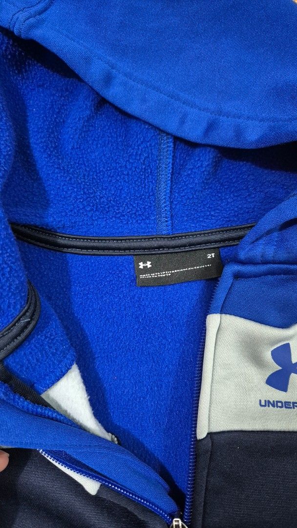 Under Armour Track Suit Kids (Category: Babies & Kids Fashion) located in Pasig City. Submitted by bubbles2022 (Listing ID 1421526132, Image 1). Description: - Under Armour Track Suit Used once only in HK.