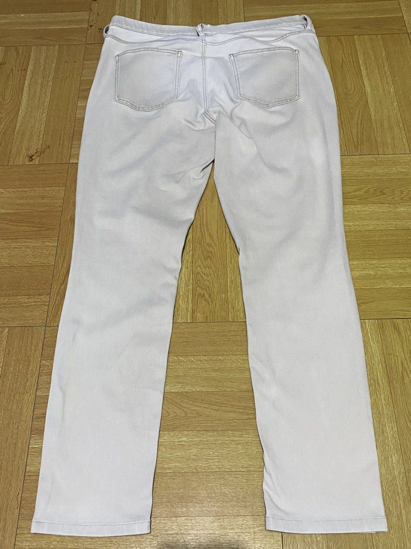 Uniqlo Off White Jeans XL (Category: Jeans) located in Rizal. Submitted by haniijeong (Listing ID 1421579237, Image 2). Description: - Uniqlo off white jeans - Size: XL - Slim fit - color may vary due to lighting .