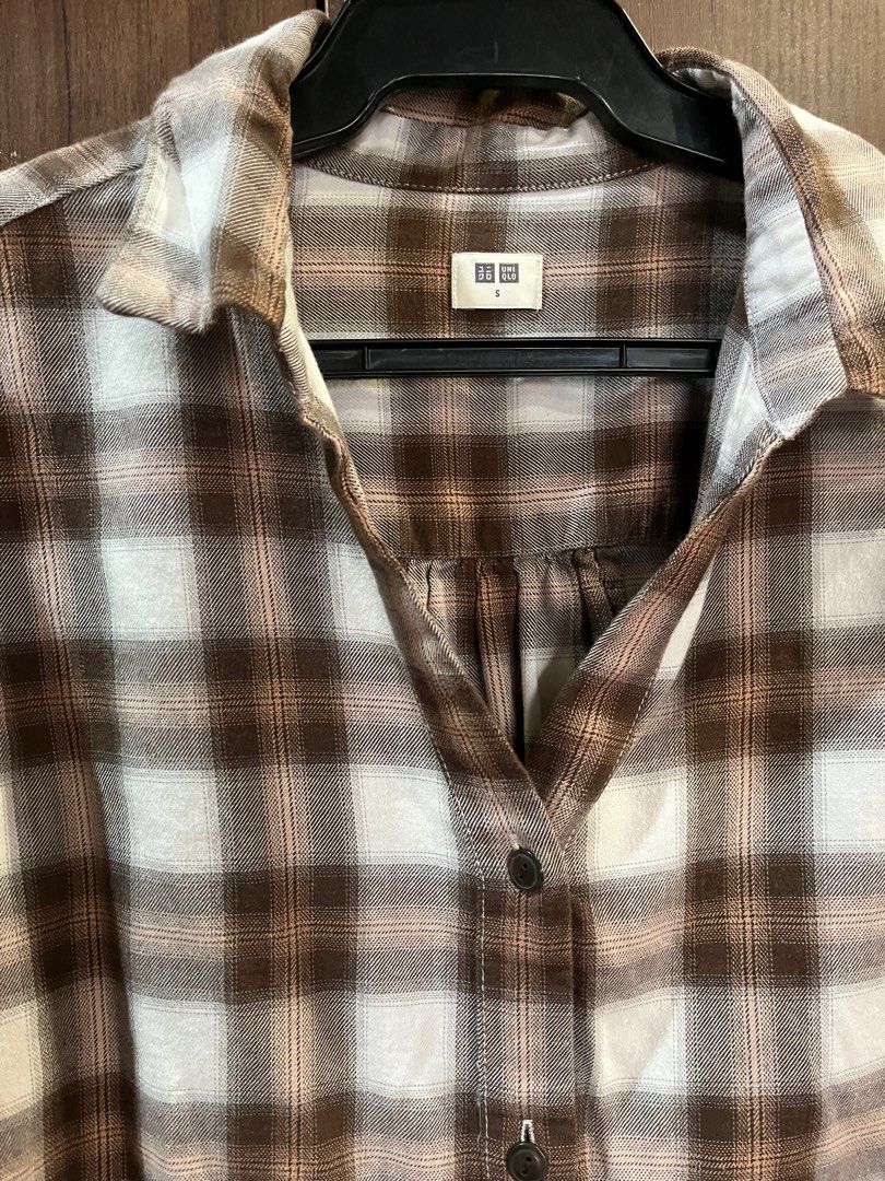 Uniqlo Plaid Longsleeves Top (Category: Longsleeves) located in Manila. Submitted by nglcst (Listing ID 1421495889, Image 3). Description: - used once - rfs: decluttering and not my style.