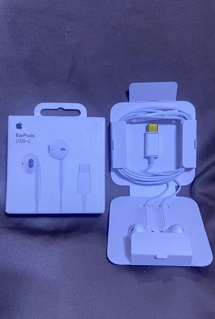 USB-C EARPODS (Category: Headphones & Headsets) located in Manila. Submitted by milasgadgetph (Listing ID 1421491566, Image 1). Description: .