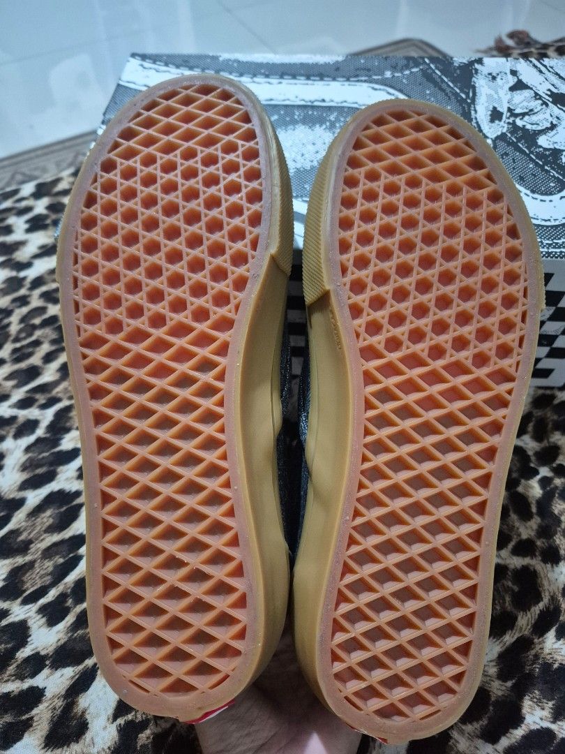 Vans Skate Slip-On Black Denim (Category: Sneakers) located in Caloocan City. Submitted by danahsaur (Listing ID 1421597751, Image 2). Description: -Vans Skate Slip-On in black denim. -Features a gum sole and PopCush insoles. -The shoes are size 8.0 (US Men's), 7.0 (UK), and 40.5 (EUR). -The box shows the original price of ₱4,998.00. The shoes are new and unworn..