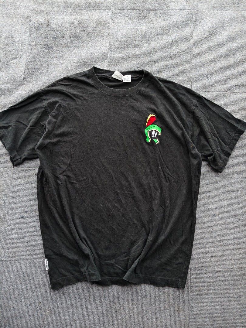 Vintage Black T-shirt with Cartoon Patch (Category: Tshirts & Polo Shirts ) located in Tacloban City. Submitted by solothriftfinds (Listing ID 1421497622, Image 1). Description: - Vintage black t-shirt - Size: M - Material: Cotton - Features a cartoon patch (green and red design) - Crew neck and short sleeves - Brand tag included.