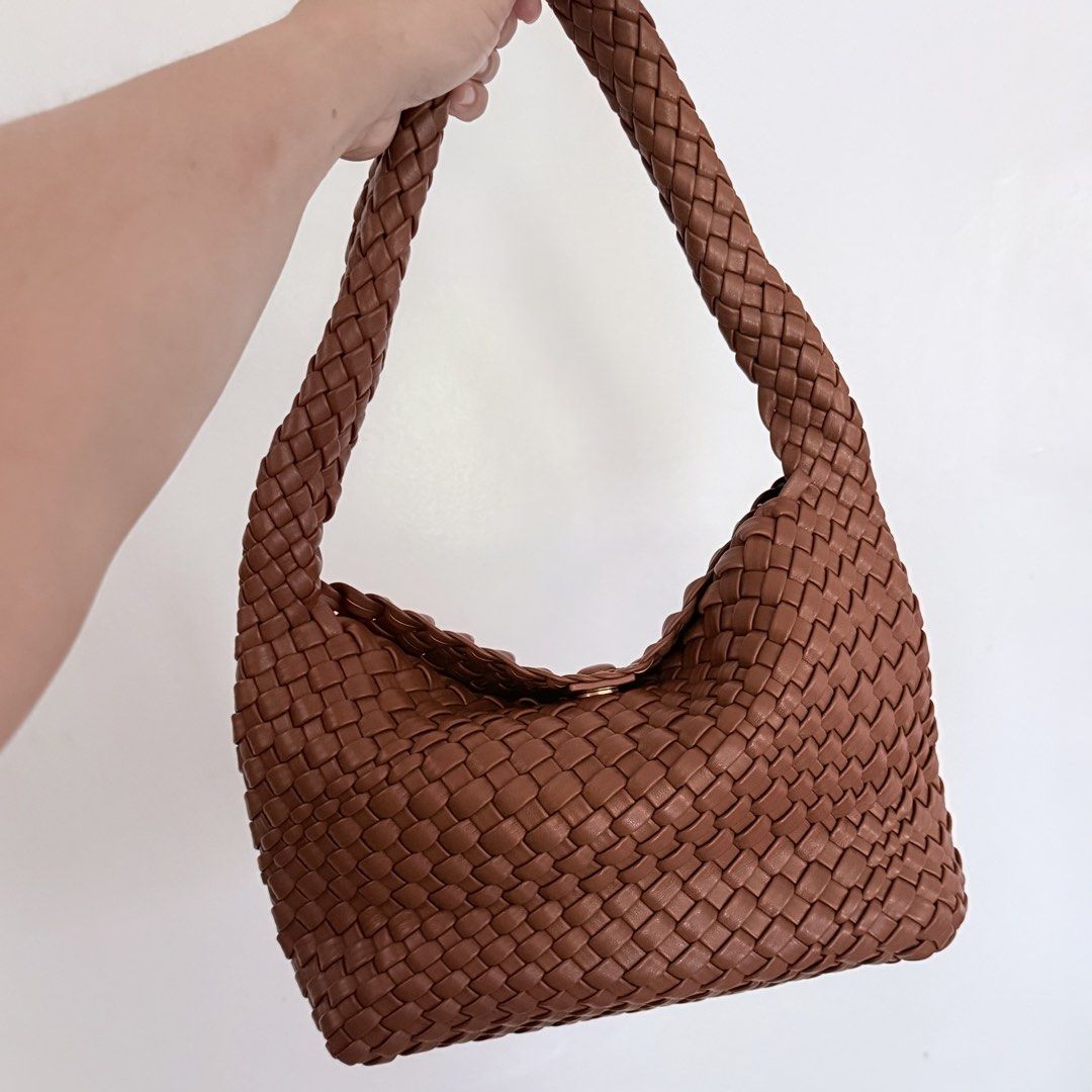 WOVEN SOFT LEATHER SHOULDER/KILI BAG (Category: Shoulder Bags) located in San Fernando. Submitted by findsforkeeps (Listing ID 1421487204, Image 2). Description: ‼️PLS. READ BEFORE PURCHASING‼️ ✔️ Directly bought in Bangkok, Thailand. Soft flexible leather & lightweight shoulder bag (kili bag), with removable pouch, caramel tan color, semi-medium size, snap closure, used once in very good condition. Dimensions: approx. 12”L top x 7.5”H x 3.5”D RF