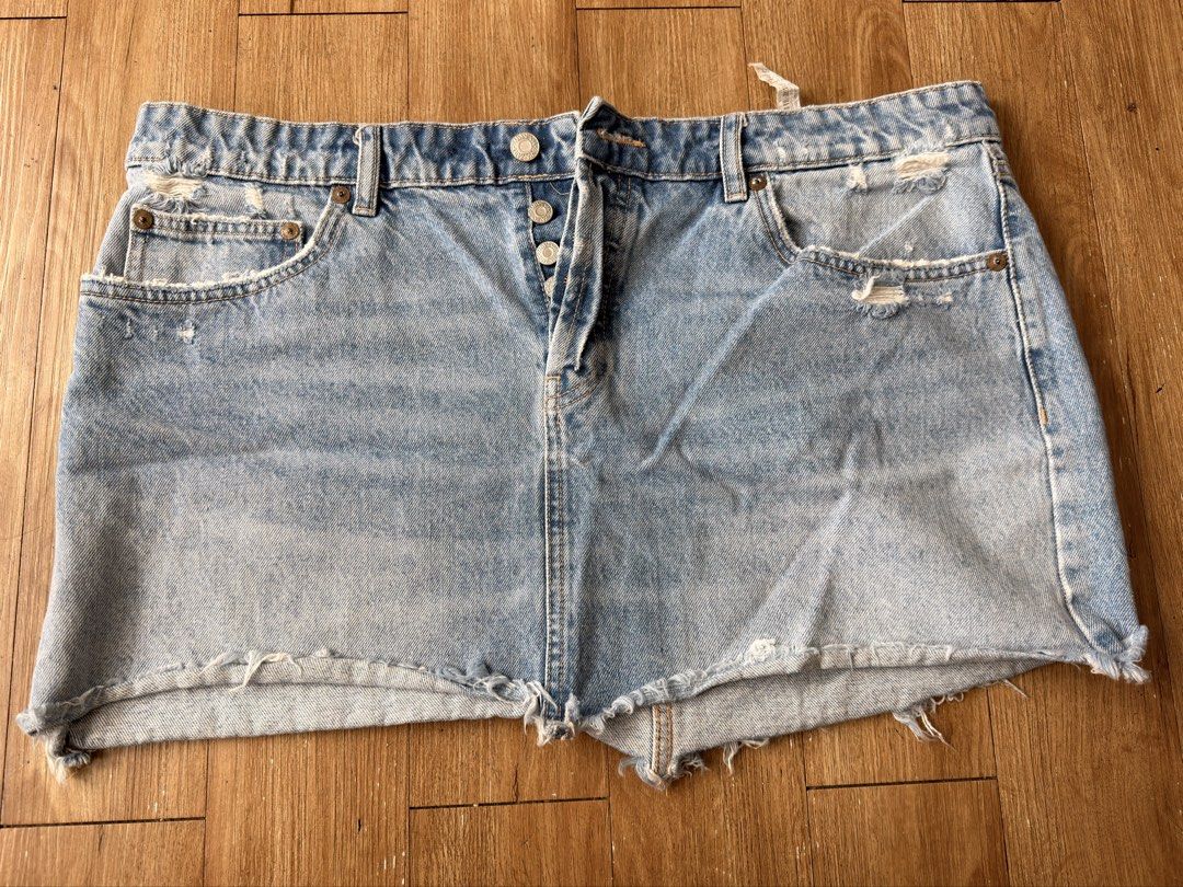 Zara Skirt (Category: Skirts) located in Mandaluyong City. Submitted by miene (Listing ID 1421514758, Image 1). Description: - Zara denim skirt - Size: XXL - Distressed design - Shipping fee c/o the buyer.