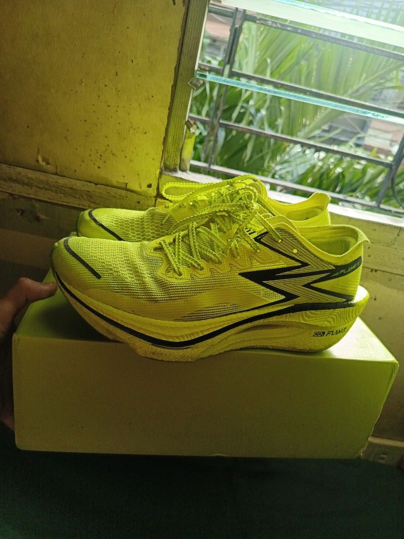 361 Degrees Flame 3 Oasis Colorway (Category: Sneakers) located in Manila. Submitted by jjmvln2102 (Listing ID 1421691325, Image 1). Description: For sale po baka matipuhan nyo, slightly used 8.5 po yung size, can provide more pics, just PM me lang, medyo madumi lang, Good Condition. Negotiable pa.