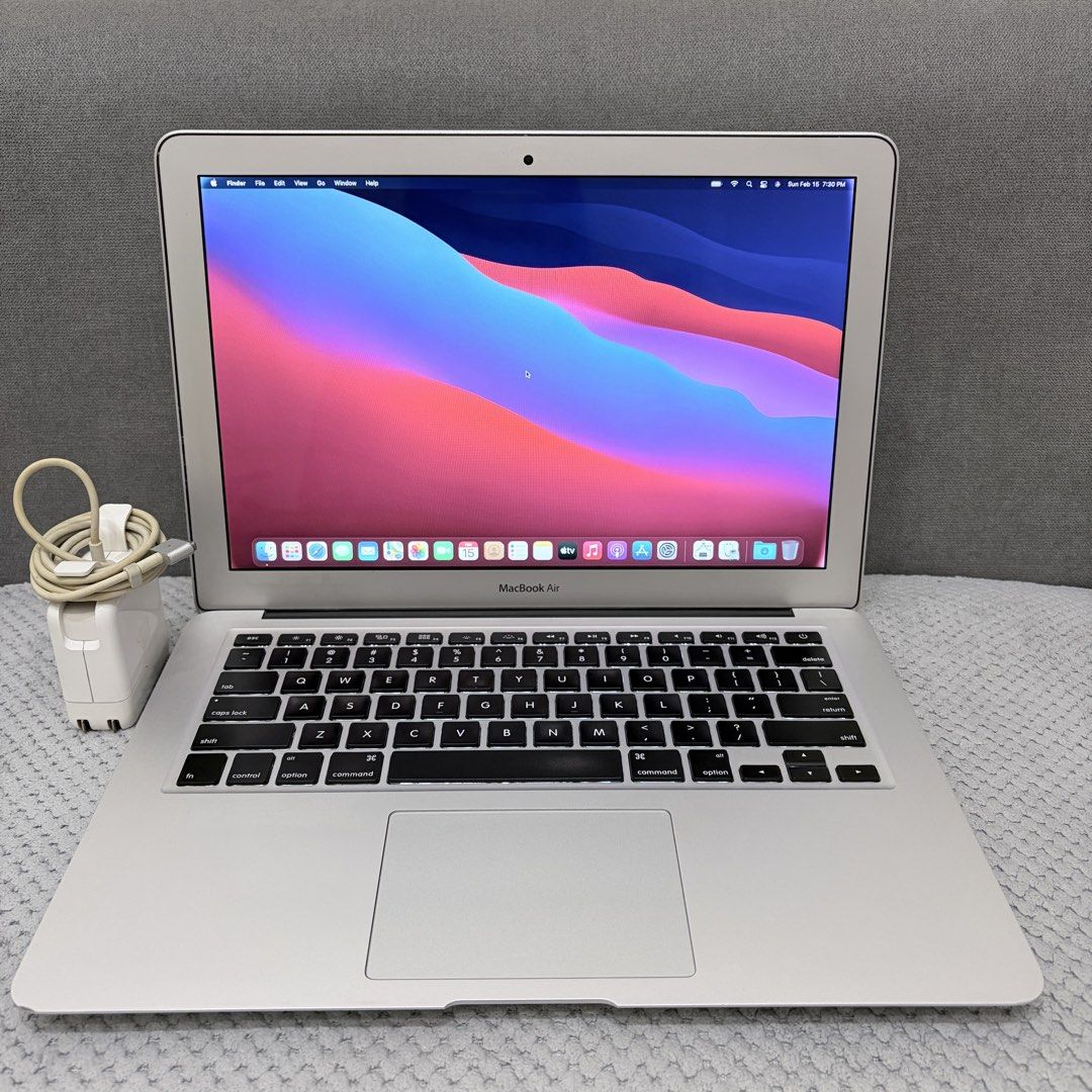 Apple MacBook Air 13-inch 256GB (Mid 2013) (Category: Laptops & Notebooks) located in Quezon City. Submitted by karenfernandez (Listing ID 1421738352, Image 1). Description: 📍Quezon City, near Cubao / Katipunan area MACBOOK AIR 13” (Mid-2013) - 256GB - With original charger - Updated to the latest available MacOS Big Sur - First owned, not bought 2nd hand - Bought from PowerMac Trinoma in 2013 - No more box - Issue: white corner on screen due to