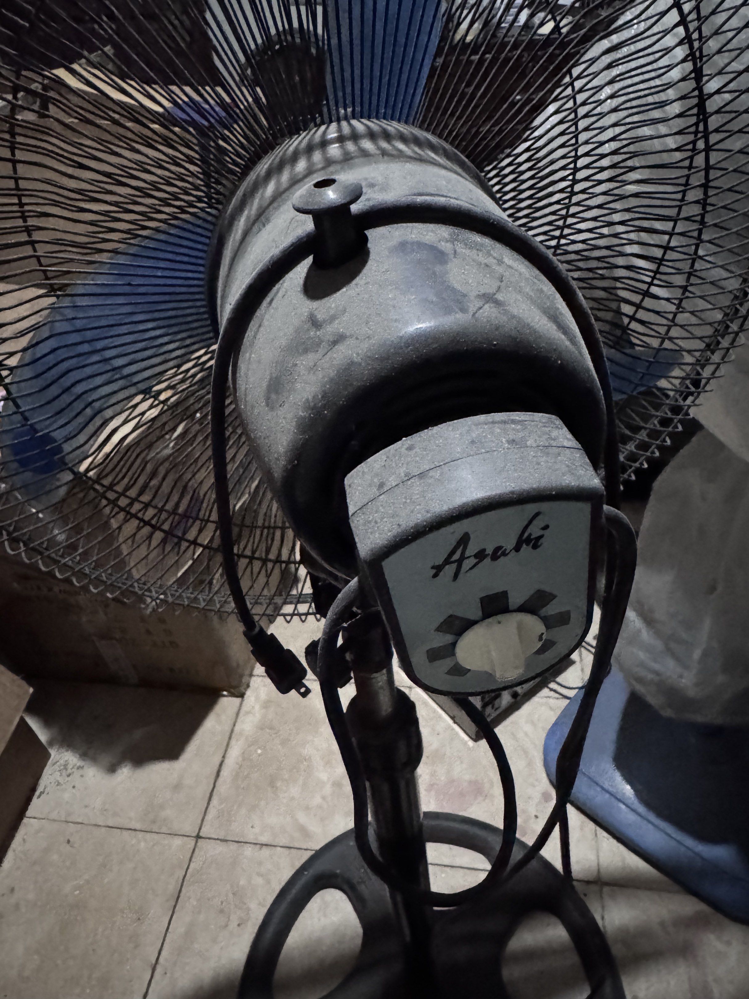 Asahi PF2010BK 20" Stand Fan (Category: Fans) located in Manila. Submitted by beimma (Listing ID 1421649224, Image 2). Description: Asahi stand fan, model PF2010BK. It has a 20-inch size. The fan has a black body with blue fan blades. It has three speed settings. The fan is in working condition. The serial number is 2691768..