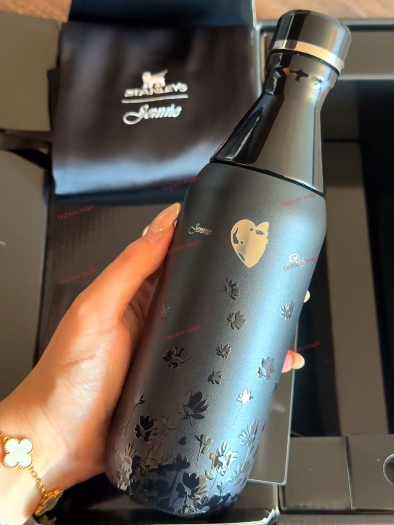✨💯Authentic STANLEY x Jennie Collaboration Insulated Cup - Midnight Gem Luxe Lightweight Tumbler, 355ml (Overseas Edition, Black) (Category: Coffee & Tea Tableware) located in Singapore. Submitted by fashion.luxe (Listing ID 1421761957, Image 3). Description: ✨Come with original gift box ✨Estimated delivery time: about 10 days. Sorry for the urgent order..