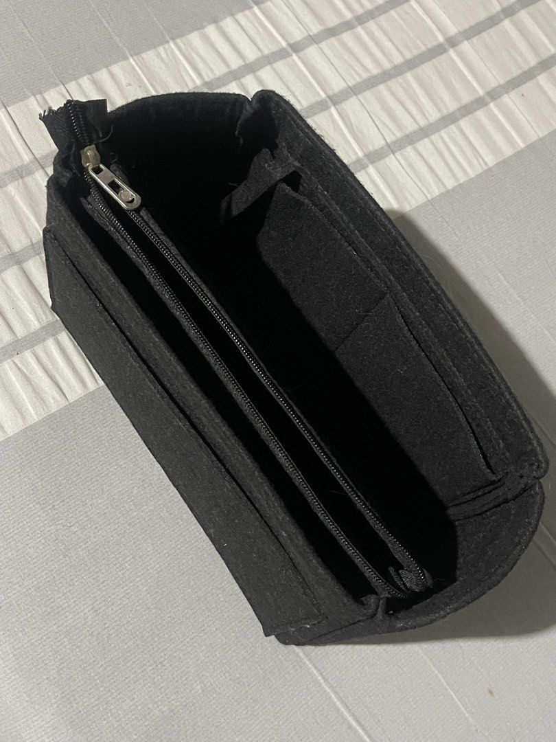 Black Bag Organizer with Zipper (Category: Purses & Pouches) located in Pasay City. Submitted by declutternstuff_yo (Listing ID 1421731051, Image 2). Description: .