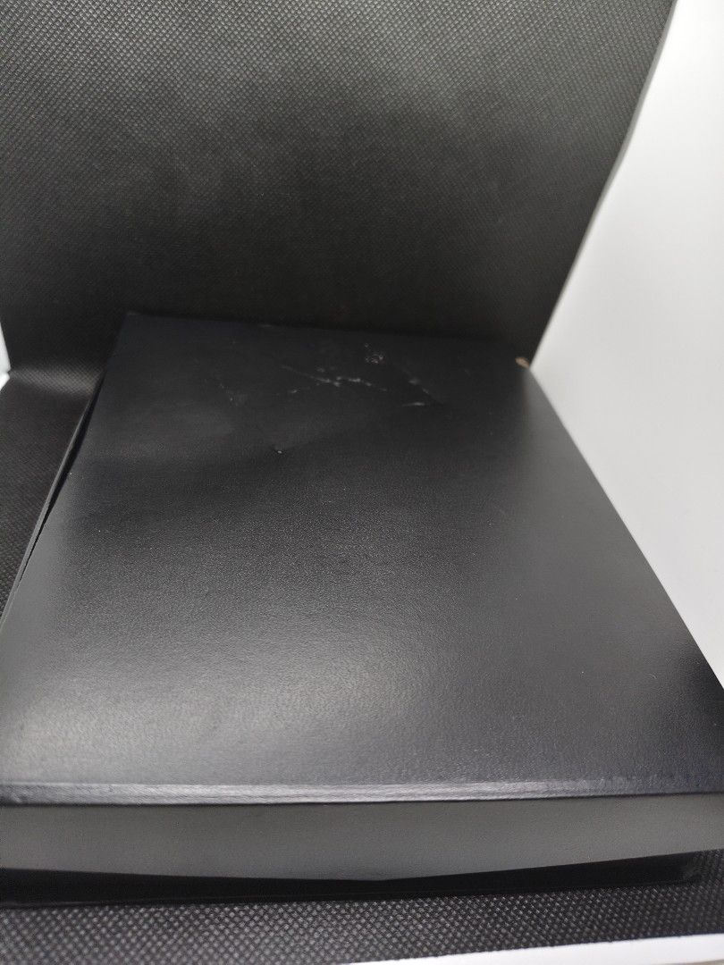 Black Box (Category: Accessory Holder, Box & Organizers) located in San Mateo. Submitted by joryee (Listing ID 1421661872, Image 1). Description: -ajewelry Black box with velvet interior - Has some minor dents and scratches -Still perfect enough to fit in your jewelries .