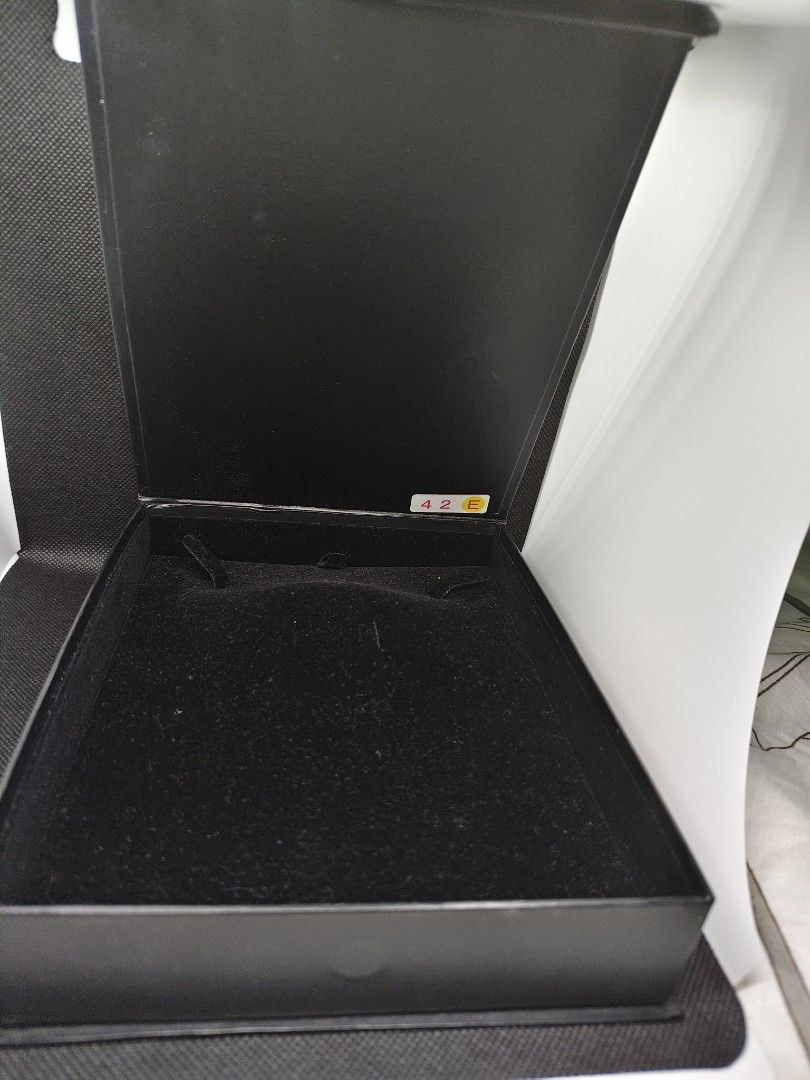 Black Box (Category: Accessory Holder, Box & Organizers) located in San Mateo. Submitted by joryee (Listing ID 1421661872, Image 3). Description: -ajewelry Black box with velvet interior - Has some minor dents and scratches -Still perfect enough to fit in your jewelries .