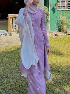 (Category: ) located in . Submitted by aboutshewears (Listing ID 1421647541, Image 1). Description: .