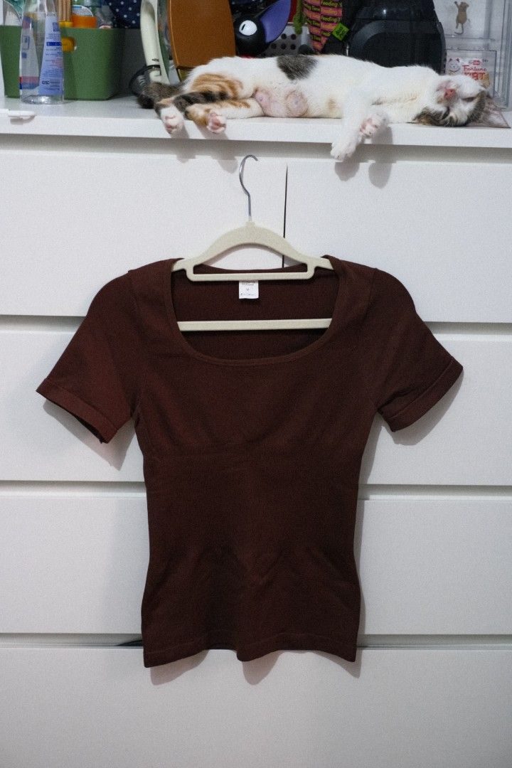 Brown Short Sleeve T-shirt (Category: Blouses) located in Taguig. Submitted by fit.check.collective (Listing ID 1421787470, Image 1). Description: Brandnew, never usedNabili ko sa Tiktok, ang sikip sakin. .