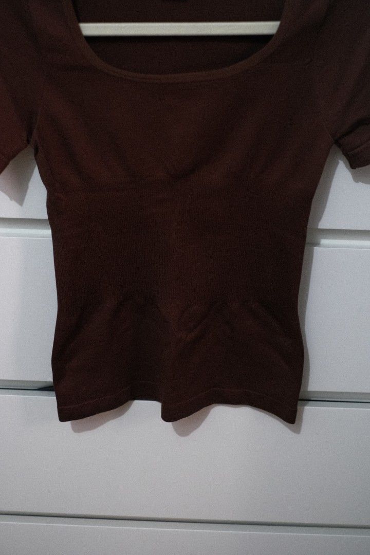 Brown Short Sleeve T-shirt (Category: Blouses) located in Taguig. Submitted by fit.check.collective (Listing ID 1421787470, Image 3). Description: Brandnew, never usedNabili ko sa Tiktok, ang sikip sakin. .