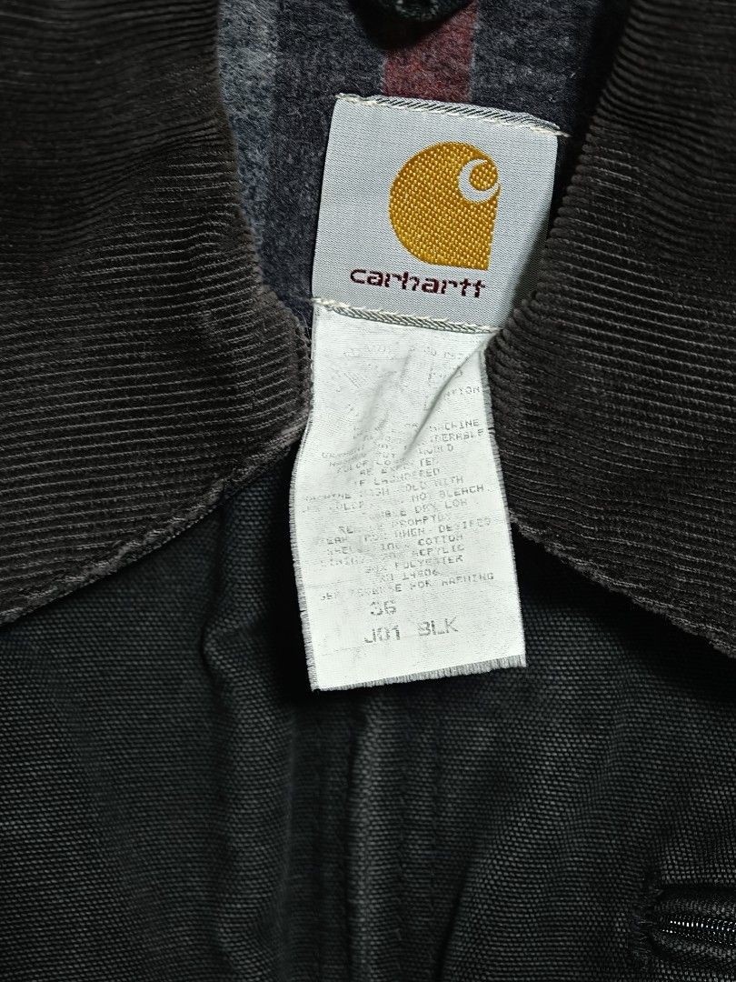 Vintage Carhartt Detroit Jacket Big Logo J01 (Category: Coats, Jackets and Outerwear) located in Davao. Submitted by tryn4get (Listing ID 1421680747, Image 3). Description: Vintage Carhartt J01 Jacket Brown Collar Excellent Fade (RARE BIG LOGO) HARD TO FIND SIZE 36 XS/SMALL Measurements: 21.75" pit-to-pit 24.75" length 23" sleeves ❗Please check the item before you make your purchase ❗No returns/exchanges.