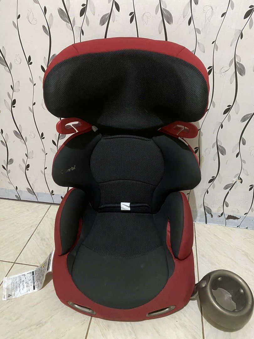 Combi Car Seat (Category: Car Seats) located in Calamba. Submitted by rhiajapansurplus-babystuff-03 (Listing ID 1421735656, Image 1). Description: - Combi car seat - Color: Red and Black - Features a cup holder - Booster mode for children 15kg to 36kg (approx. 3-11 years old).