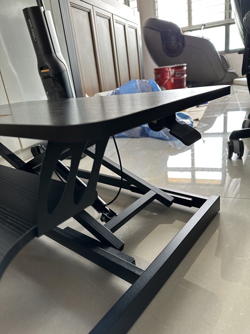 Computer table (Category: Other Accessories) located in Singapore. Submitted by lllsg (Listing ID 1421659653, Image 3). Description: Height can adjustable.