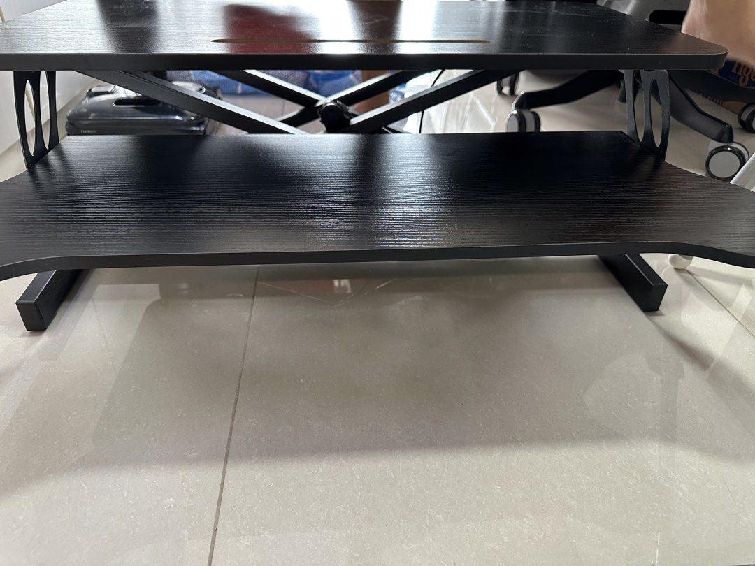 Computer table (Category: Other Accessories) located in Singapore. Submitted by lllsg (Listing ID 1421659653, Image 2). Description: Height can adjustable.
