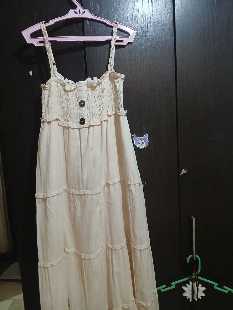 Cream-colored Tiered Maxi Dress (Category: Dresses) located in Muntinlupa City. Submitted by clouisedhey (Listing ID 1421667794, Image 1). Description: actual color Cream tiered maxi dress . super ganda po nyan pwede pang beach at casual small up to semi Large /garterized.