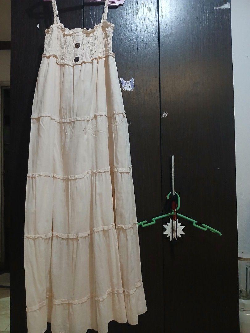 Cream-colored Tiered Maxi Dress (Category: Dresses) located in Muntinlupa City. Submitted by clouisedhey (Listing ID 1421667794, Image 2). Description: actual color Cream tiered maxi dress . super ganda po nyan pwede pang beach at casual small up to semi Large /garterized.