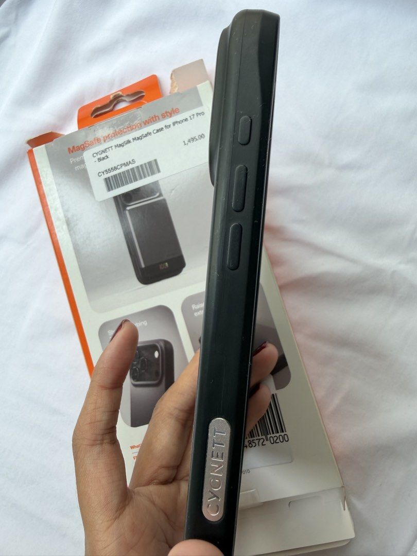 Cygnett Magnetic Silicone Case Iphone 17 pro (Category: Cases & Sleeves) located in Las Pinas. Submitted by shoptav (Listing ID 1421640311, Image 3). Description: Bought last Dec 2026 in powermac Rfs: not into silicone cases just tried it Nego.