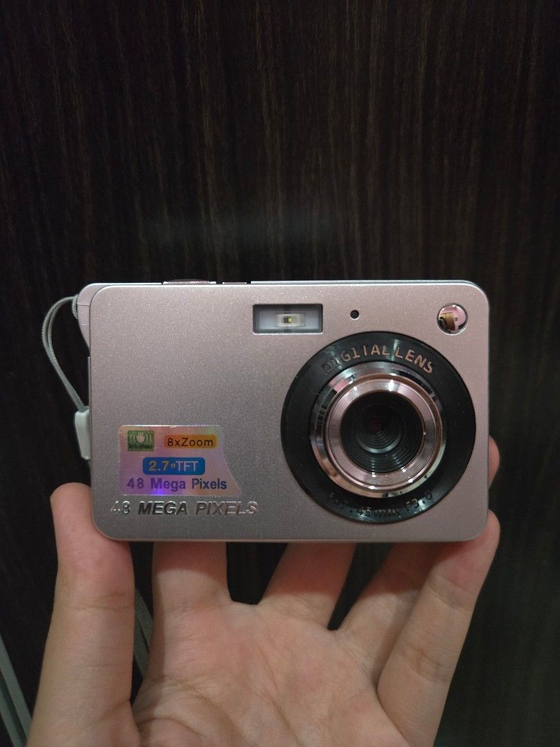 Digital Camera (Category: Cameras) located in Seremban. Submitted by littletwinklecollection (Listing ID 1421694721, Image 1). Description: Package Included: 1x Digital camera 1x User's manual 1x Charger cable 1x Lithium battery 1x Camera bag 1x Hanging strap 1x 32GB SD Card 1x Card Reader.