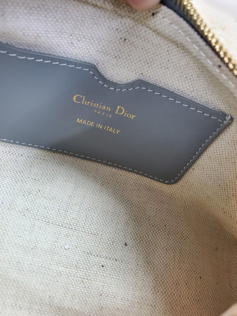 Dior kilikili bag (Category: Luxury Bags & Wallets) located in Manila. Submitted by althearayala0621 (Listing ID 1421659783, Image 2). Description: Dior kilikili bag Canvas coded Dior under zip .